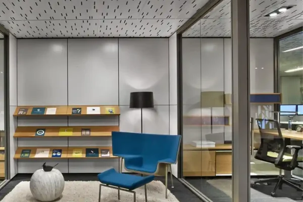 تغییر فضای اداری کوچک با پارتیشن اداری شیشه‌ای