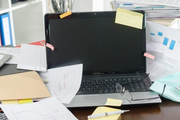 تاثیر منظم بودن میز کار بر روی راندمان کار کارمندان