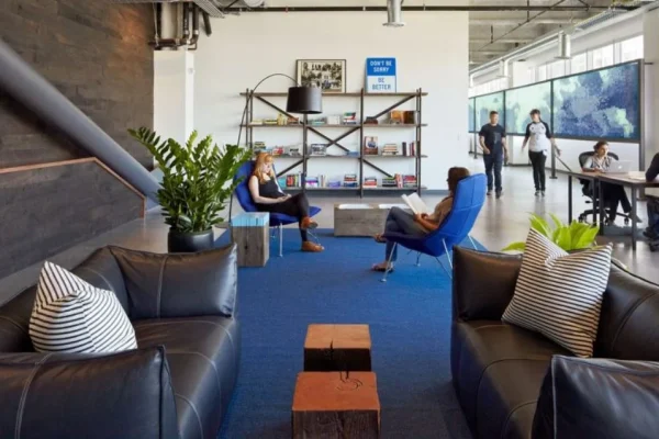 دکوراسیون اداری خلاقانه برای استارتاپ