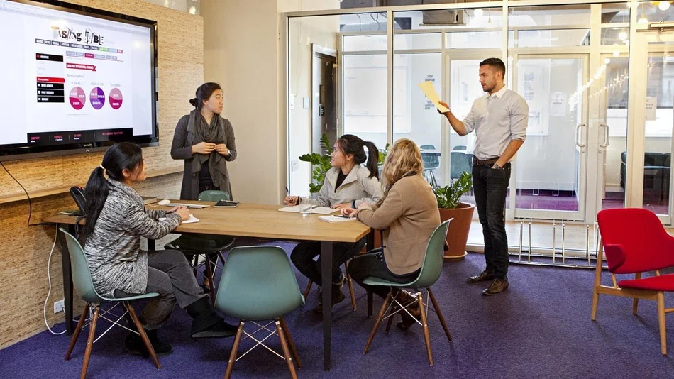 تکنولوژی در دکوراسیون اداری