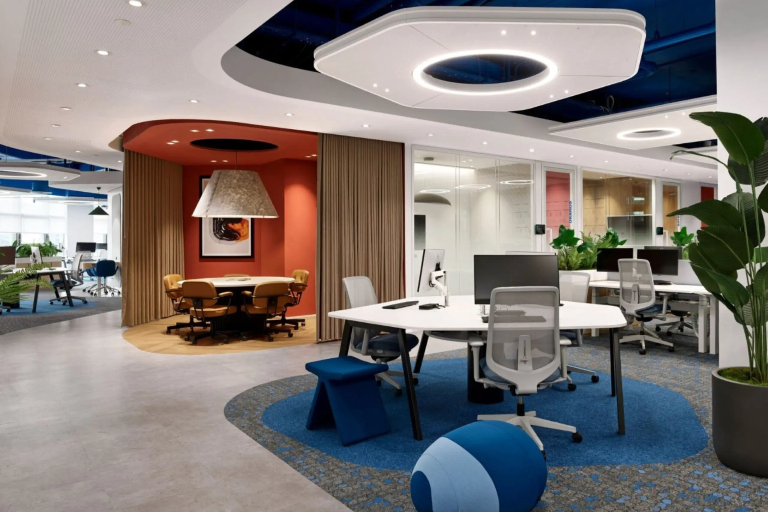 شرکت طراحی داخلی حرفه‌ای برای فضای اداری