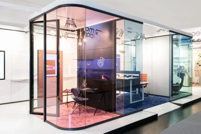 پارتیشن‌ شیشه‌ ای رنگی